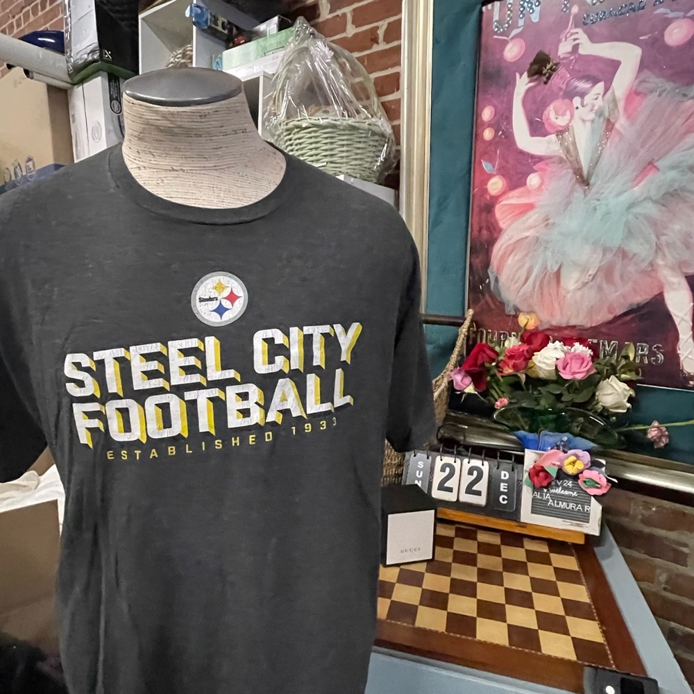 Pittsburgh Steelers Blitz
Men's Nike NFL T-Shirt
